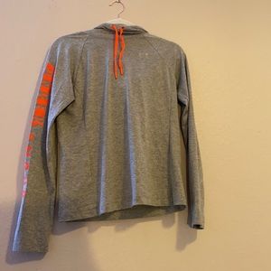 light weight light gray under armor sweatshirt